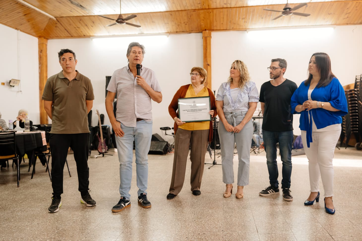 El Centro de Jubilados de Funes celebró sus 42 años con una gran fiesta